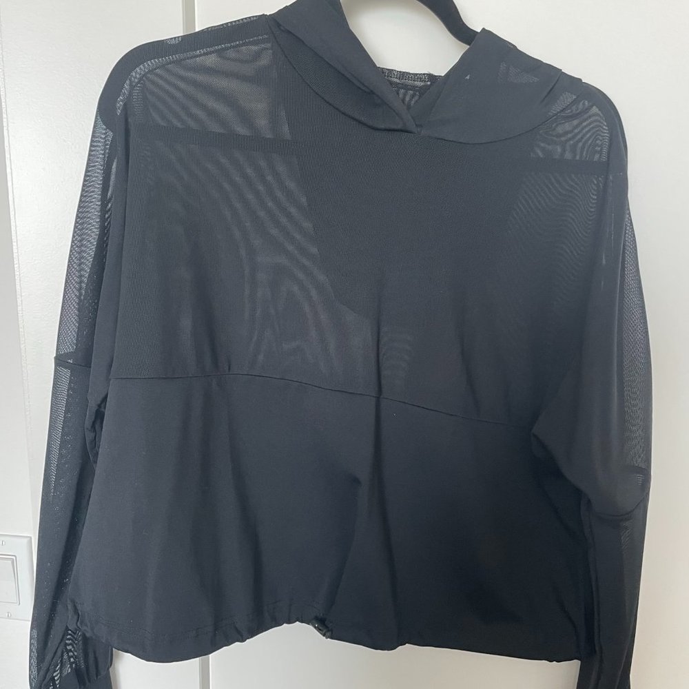 Like New Buffbunny Escandala Pullover in Black Diamond size Large